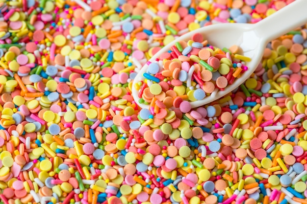 Des paillettes colorées et une fête de fond texturée à la cuillère et un thème d'anniversaire