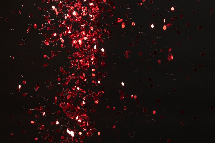 Photo gratuit paillettes rouges sur fond noir