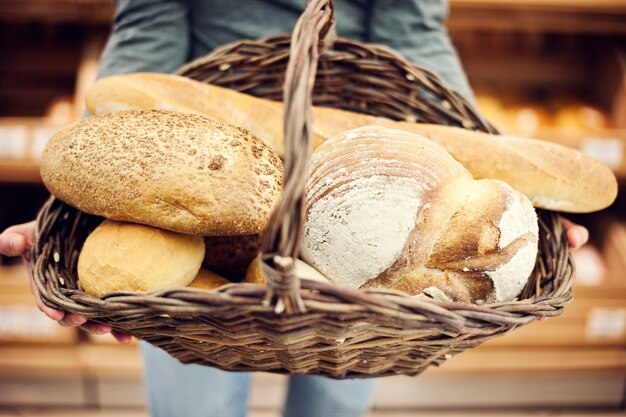 Pain de cuisson rempli de panier