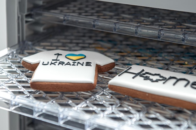 Photo gratuite pain d'épice avec l'inscription j'aime l'ukraine