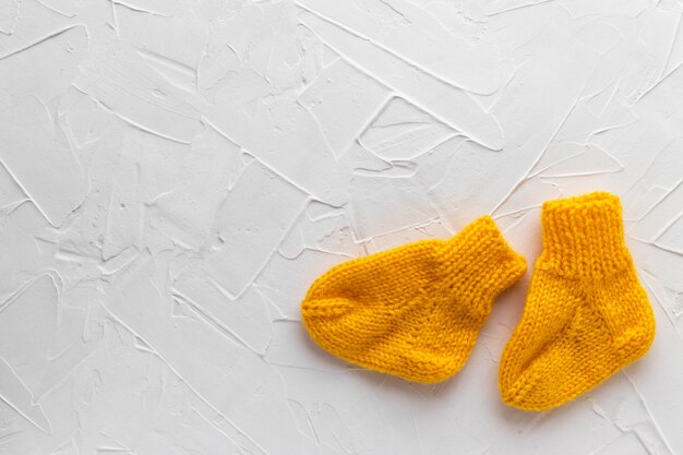 Differents Types De Chaussettes Pour Bebes Sur Fond Bleu Photo Premium