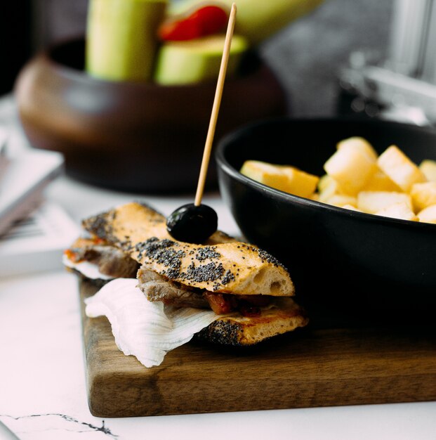 Une paire de sandwich au boeuf