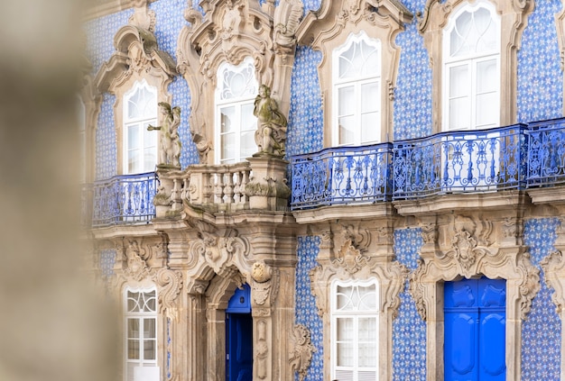 Palacio do raio à braga, portugal recouvert de tuiles bleues. palais du 19ème siècle