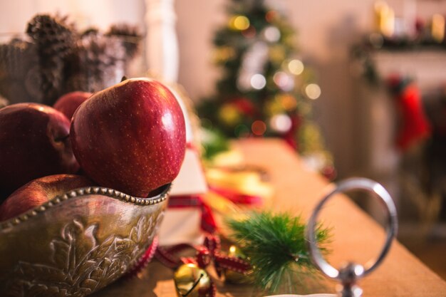 Panier avec des pommes