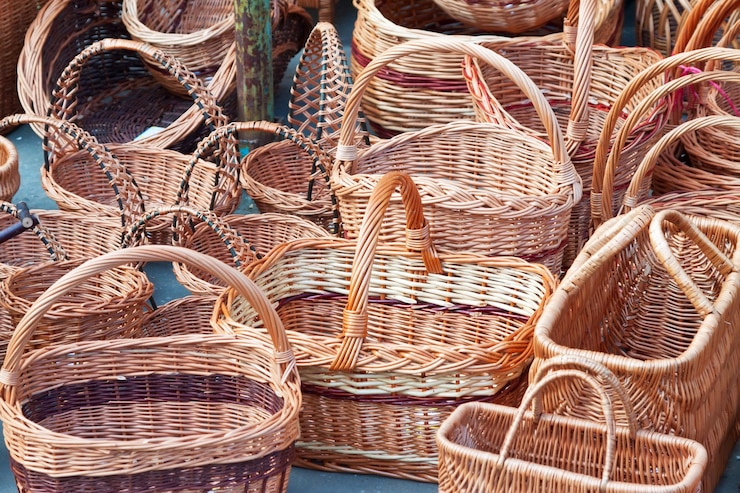 Photo gratuit paniers en osier à vendre