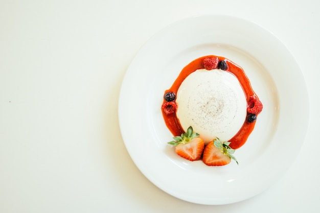 Panna cotta à la fraise et à la framboise