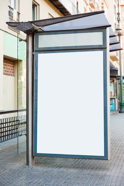 Panneau d&#39;affichage à l&#39;arrêt de bus