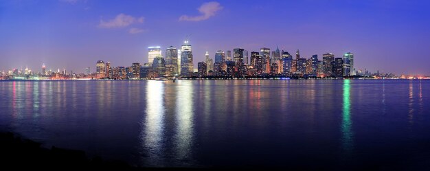 Panorama du crépuscule de New York City Manhattan