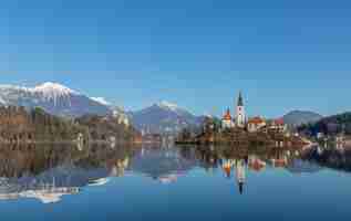 Photo gratuite panorama du lac de bled