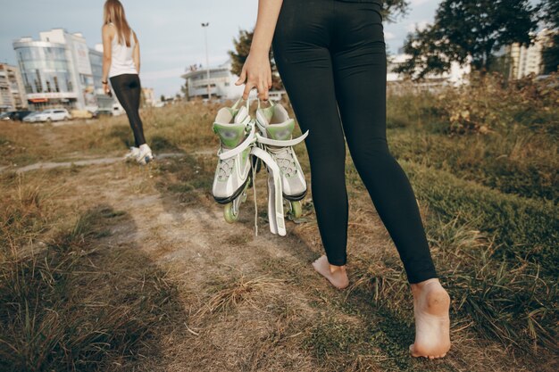 Pantalon noir arbres fond élégant