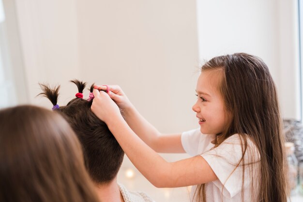 Papa célèbre la fête des pères avec ses filles