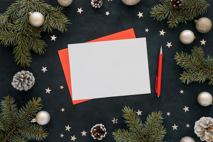Photo gratuit papeterie vue de dessus papiers vides et stylo rouge