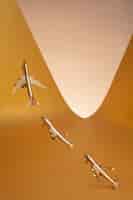 Photo gratuite papier peint esthétique doré avec des avions