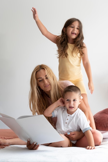 Parent passe du temps de qualité avec ses enfants