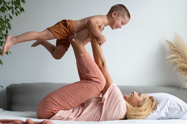 Parent passe du temps de qualité avec son enfant