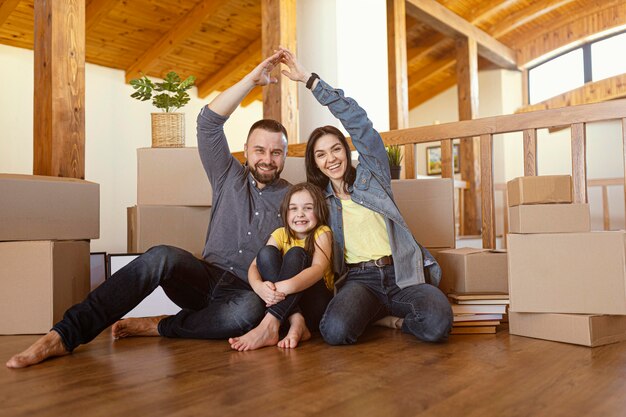 Parents et enfant smiley plein coup