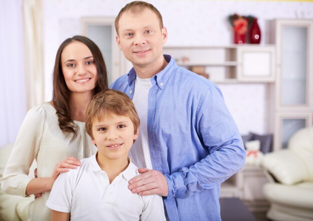 Les parents avec leur fils