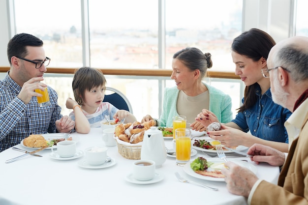 Parler au petit déjeuner