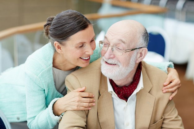 Parler de couple âgé