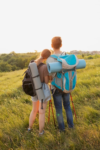 Partenaires complets avec sacs à dos