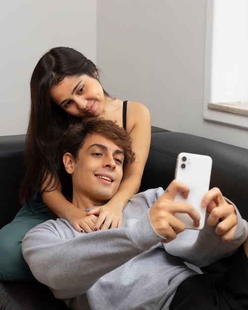  Partenaires Prenant Selfie Grand Angle | Photo Gratuite