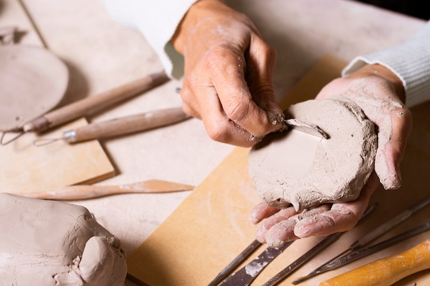 Pâte à modeler pour poterie