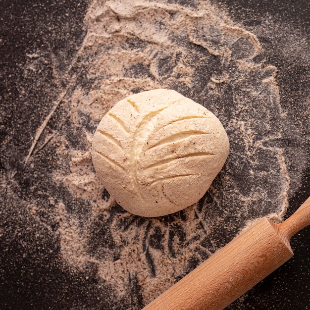 Pâte Plate Avec Rouleau à Pâtisserie