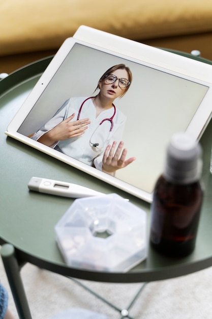 Patient ayant une téléconsultation avec un médecin