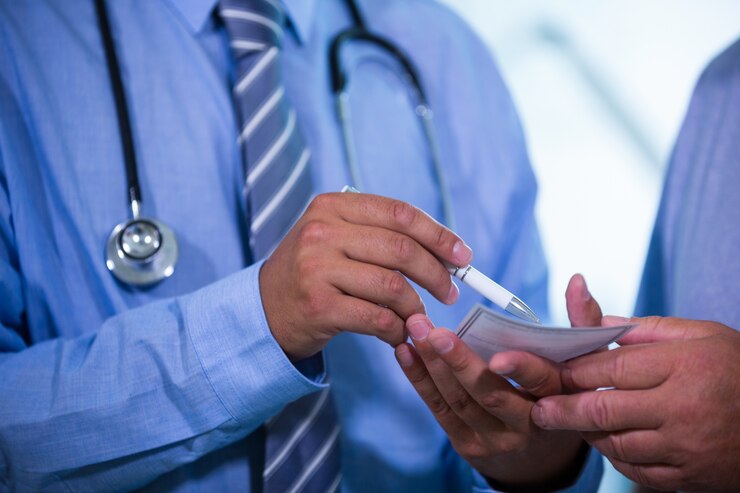 Photo gratuit patient consulter un médecin