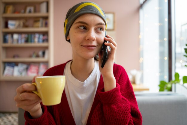 Patient profitant du temps libre après un traitement de chimiothérapie