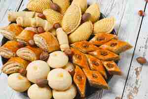 Photo gratuite pâtisseries azerbaïdjanaises traditionnelles