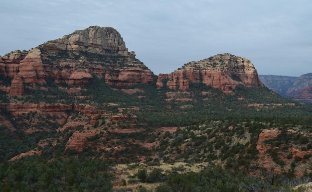 Paysage époustouflant avec Red Rock dominant en arrière-plan