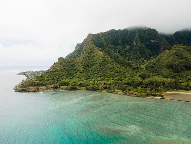 Paysage hawaïen à couper le souffle avec la mer