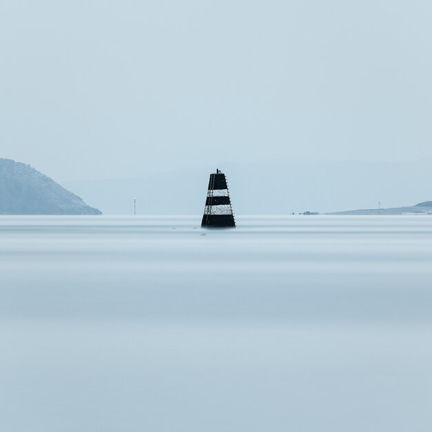 Paysage marin minimaliste à longue exposition tourné à Guernesey