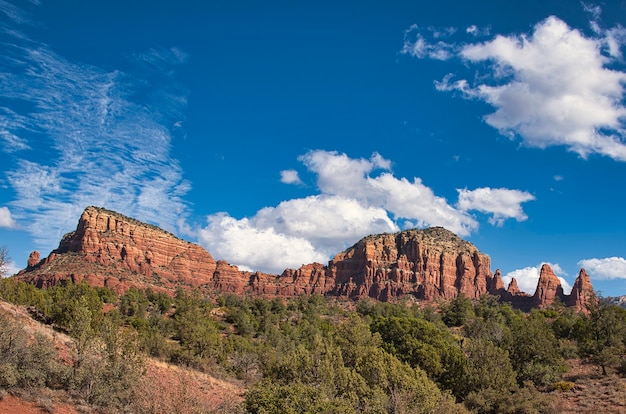 Paysage de montagne rocheuse