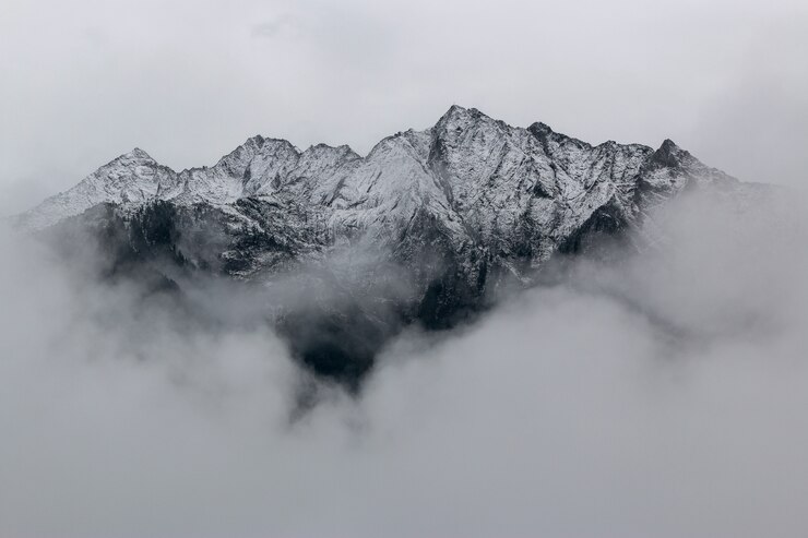 Photo gratuit paysage de montagnes couvertes de neige