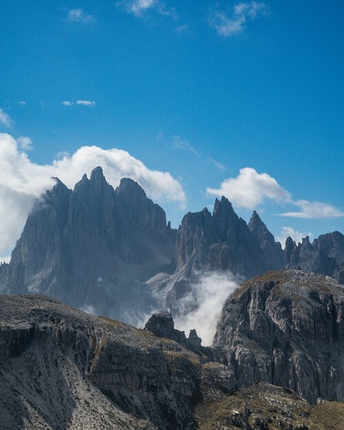 Paysage montagneux dans le parc naturel des trois pics en Italie