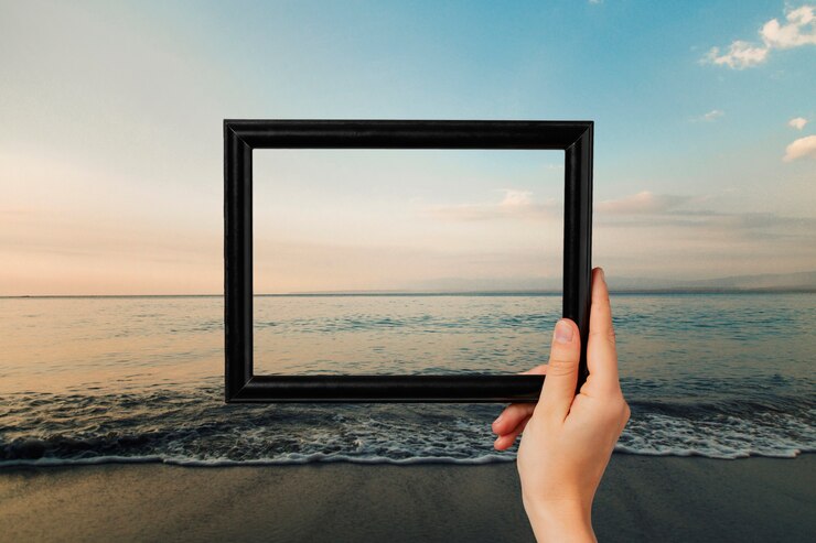 Photo gratuit paysage naturel avec cadre de maintien de la main