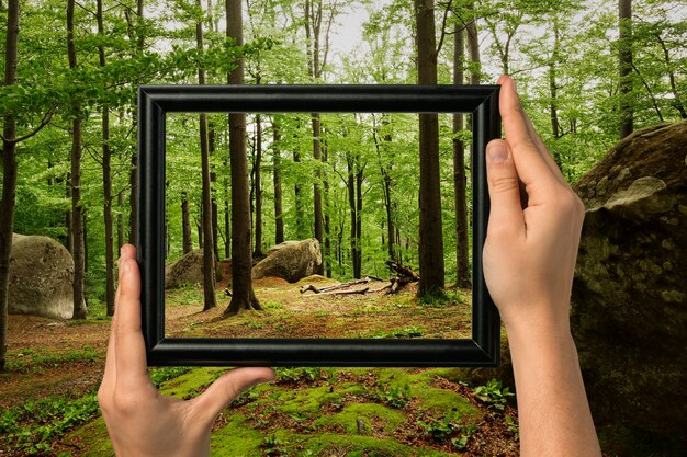 Paysage naturel avec cadre de maintien de la main