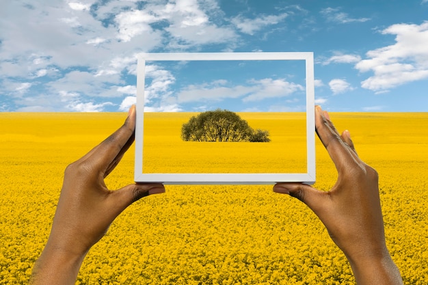 Paysage naturel avec cadre de maintien de la main