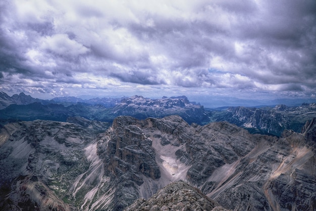 Paysage naturel de montagnes