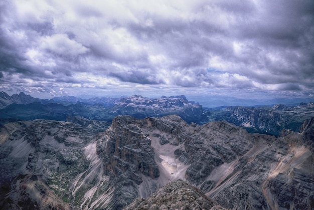 Photo gratuite paysage naturel de montagnes