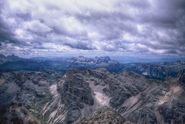 Paysage naturel de montagnes