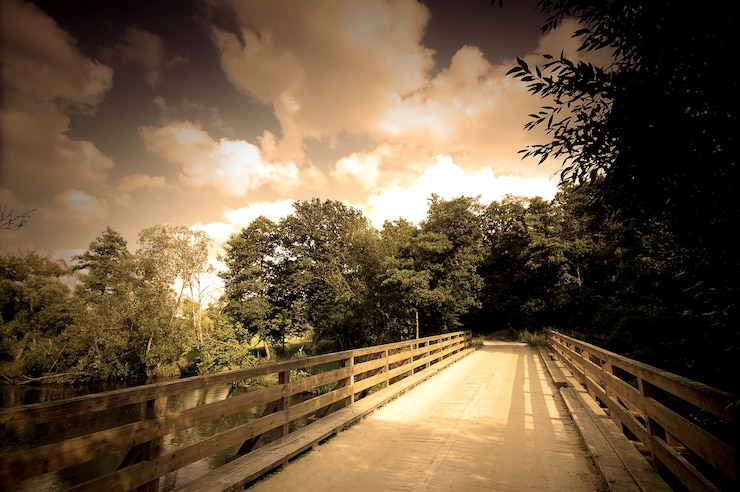 Photo gratuit paysage avec un pont en bois