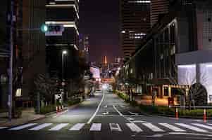 Photo gratuite paysage urbain de nuit au japon