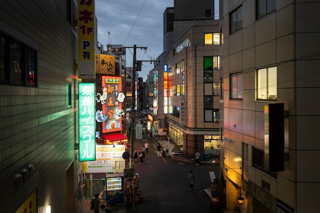 Photo gratuite paysage urbain la nuit avec les lumières de la ville