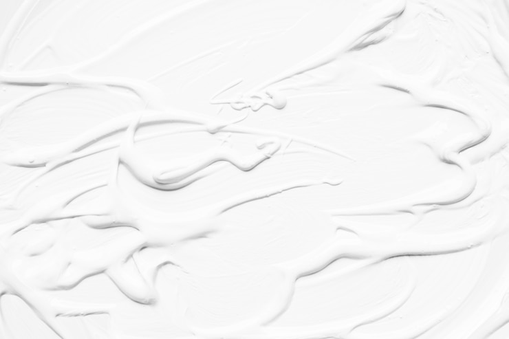 Photo gratuit peinture blanche qui coule et macule