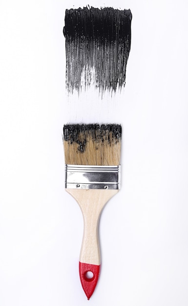 Peinture noire sur fond blanc