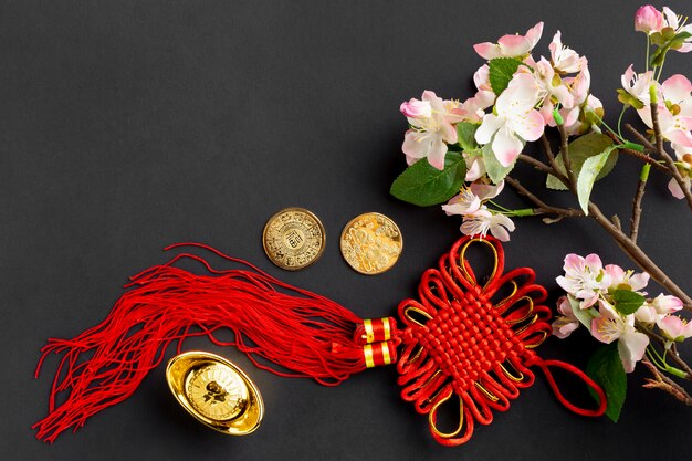 Pendentif rouge et fleur de cerisier pour le nouvel an chinois