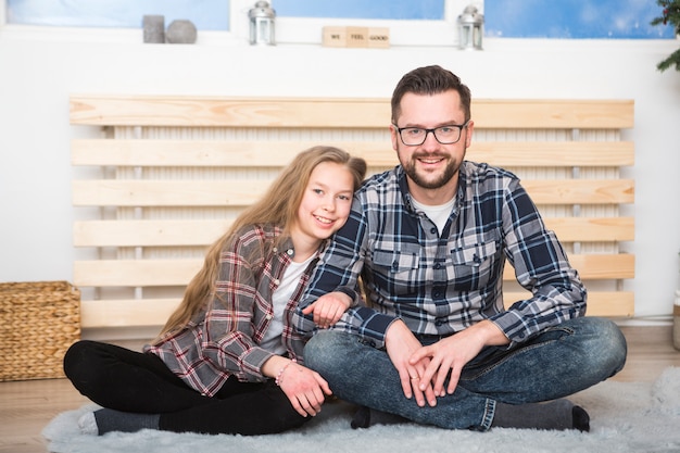 Photo gratuite père et fille ensemble le jour de la fête des pères